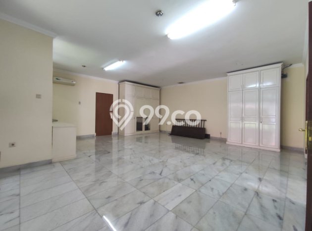 Sewa Rumah Strategis LT 1600m2 / LB 750m2 di Kemang, Jakarta Selatan Sewa Rumah Strategis LT 1600m2 / LB 750m2 di Kemang, Jakarta Selatan