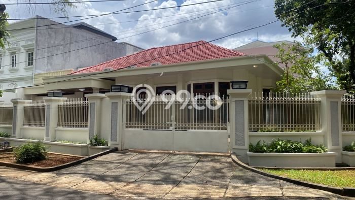 Lokasi strategis! Rumah siap pakai disewakan di Kebayoran Baru LB 400m2 Lokasi strategis! Rumah siap pakai disewakan di Kebayoran Baru LB 400m2