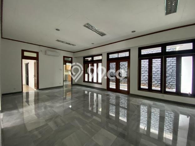 Lokasi strategis! Rumah siap pakai disewakan di Kebayoran Baru LB 400m2 Lokasi strategis! Rumah siap pakai disewakan di Kebayoran Baru LB 400m2