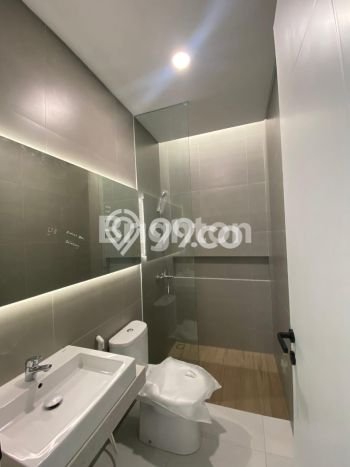 Ready to Use! Luxury House LT 100m2 Desain Elegan di Manyar Ready to Use! Luxury House LT 100m2 Desain Elegan di Manyar