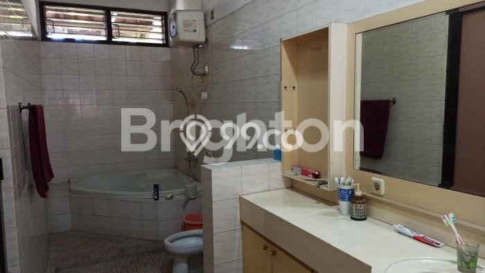 For Sale Rumah Mewah Exclusive di Rungkut, Surabaya For Sale Rumah Mewah Exclusive di Rungkut, Surabaya