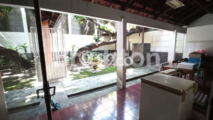 For Sale Rumah Mewah Exclusive di Rungkut, Surabaya For Sale Rumah Mewah Exclusive di Rungkut, Surabaya