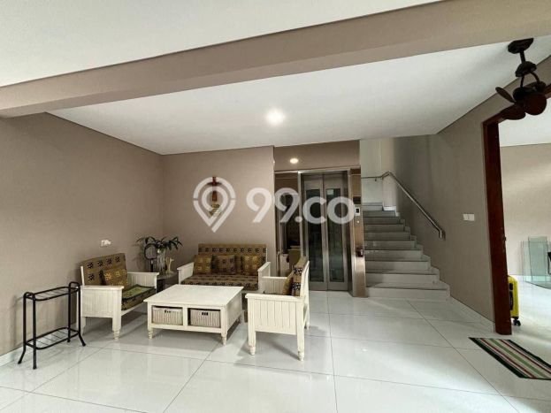 Rumah Mewah LB 560m2 Siap Huni Desain Elegan di Gading Serpong, Tangerang Rumah Mewah LB 560m2 Siap Huni Desain Elegan di Gading Serpong, Tangerang