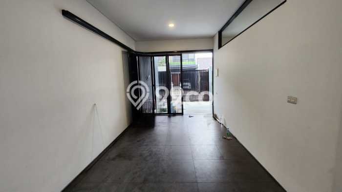 Rumah Luxury Modern Tanpa Renovasi di Permata Buana Jakarta Barat Rumah Luxury Modern Tanpa Renovasi di Permata Buana Jakarta Barat