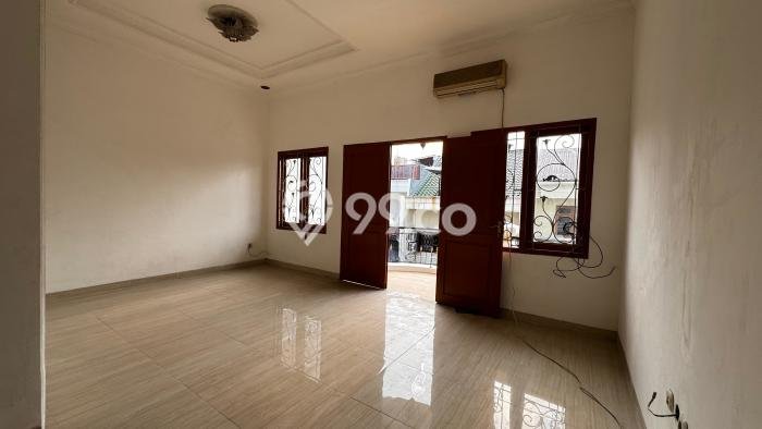 Jual Rumah Luas Elegan Dengan View Cantik di Taman Ratu, Jakarta Barat Jual Rumah Luas Elegan Dengan View Cantik di Taman Ratu, Jakarta Barat