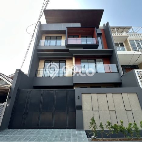 Rumah Elit Modern Tanpa Renovasi di Puri Indah Jakarta Barat Rumah Elit Modern Tanpa Renovasi di Puri Indah Jakarta Barat