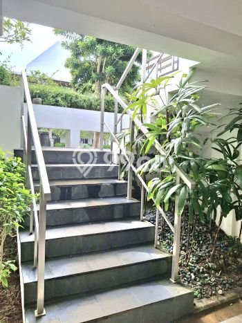 Dapatkan segera Vila di , Luas 155m2m², Dekat ke transportasi Dapatkan segera Vila di , Luas 155m2m², Dekat ke transportasi