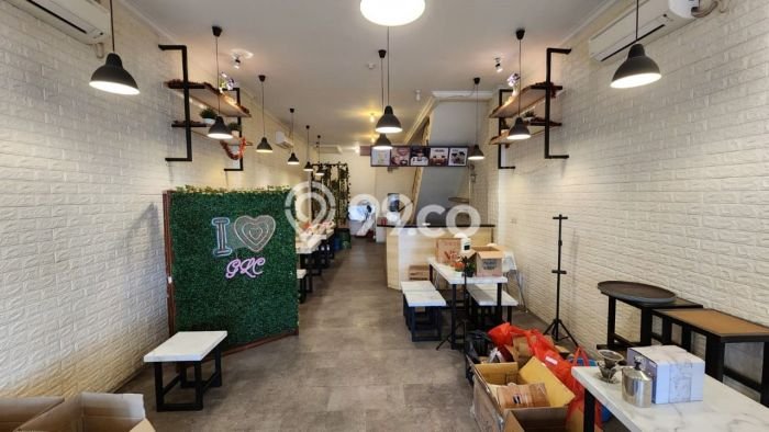 LOKASI STRATEGIS! Ruko di Green Lake City, Luas 235m², Pusat Bisnis LOKASI STRATEGIS! Ruko di Green Lake City, Luas 235m², Pusat Bisnis