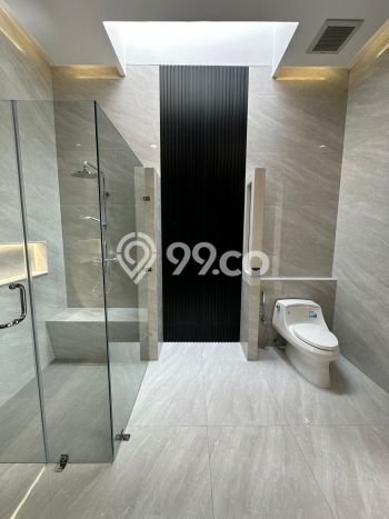 Rumah Elit Modern Tanpa Renovasi di Puri Indah Jakarta Barat Rumah Elit Modern Tanpa Renovasi di Puri Indah Jakarta Barat