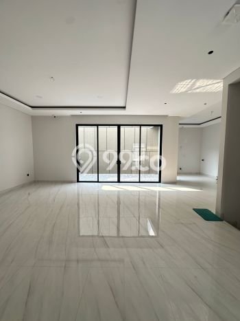 Rumah Elit Modern Tanpa Renovasi di Puri Indah Jakarta Barat Rumah Elit Modern Tanpa Renovasi di Puri Indah Jakarta Barat