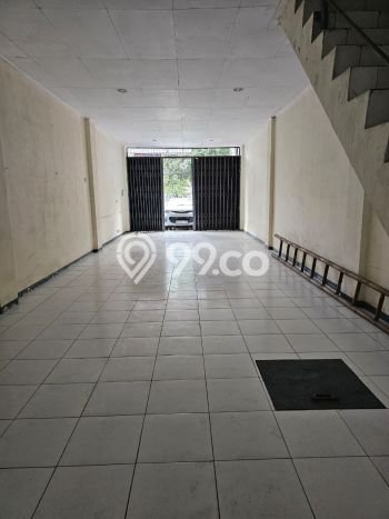 Ruko Dijual di Prime Area Jakarta Barat Luas 216m2 Ruko Dijual di Prime Area Jakarta Barat Luas 216m2