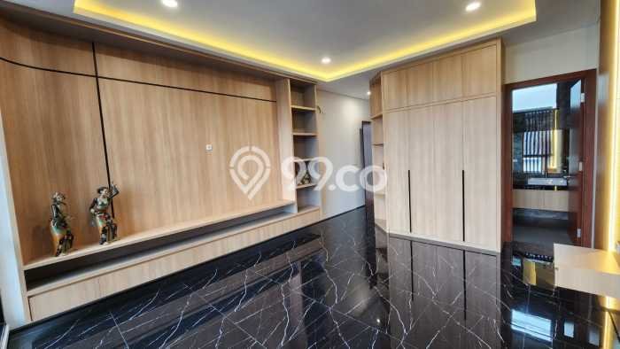 Rumah Luxury Modern Tanpa Renovasi di Permata Buana Jakarta Barat Rumah Luxury Modern Tanpa Renovasi di Permata Buana Jakarta Barat