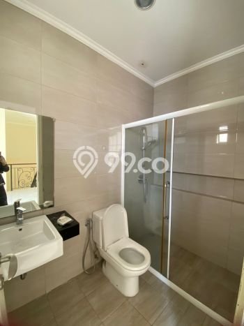 HUNIAN PILIHAN! Rumah kawasan Green Lake City, 3 KM, Lingkungan Asri, LT 160m² LB 200m² HUNIAN PILIHAN! Rumah kawasan Green Lake City, 3 KM, Lingkungan Asri, LT 160m² LB 200m²