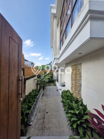 Rumah kawasan Mengwi, Badung, Luas 205m² LB 200m² Rumah kawasan Mengwi, Badung, Luas 205m² LB 200m²