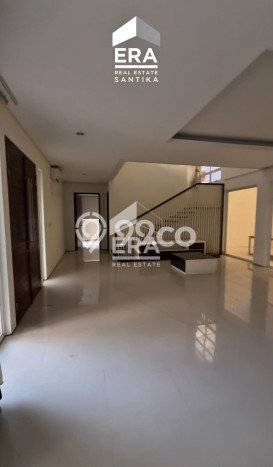 Lokasi terbaik! Rumah siap pakai dikontrakkan di Sambikerep LB 281m2 Lokasi terbaik! Rumah siap pakai dikontrakkan di Sambikerep LB 281m2