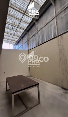Lokasi terbaik! Rumah siap pakai dikontrakkan di Sambikerep LB 281m2 Lokasi terbaik! Rumah siap pakai dikontrakkan di Sambikerep LB 281m2