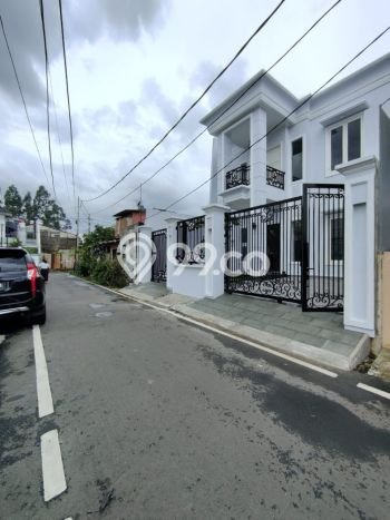 Siap Huni Rumah Mewah 5 Kamar di Duren Sawit Dekat ke Mana Saja Siap Huni Rumah Mewah 5 Kamar di Duren Sawit Dekat ke Mana Saja