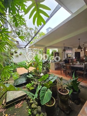 Rumah Mewah LB 600m2 Siap Pakai Desain Elegan di BSD, Tangerang Rumah Mewah LB 600m2 Siap Pakai Desain Elegan di BSD, Tangerang