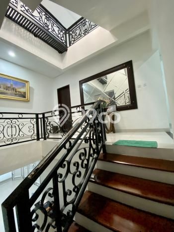 Rumah Elit Modern Siap Huni di Pondok Kelapa Jakarta Timur Rumah Elit Modern Siap Huni di Pondok Kelapa Jakarta Timur