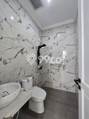 Ready to Use! Luxury House LT 170m2 Desain Elegan di Pondok Bambu Ready to Use! Luxury House LT 170m2 Desain Elegan di Pondok Bambu