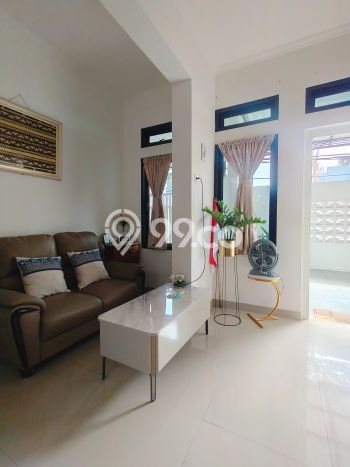 Rumah Luxury Modern Tanpa Renovasi di Rawamangun Jakarta Timur Rumah Luxury Modern Tanpa Renovasi di Rawamangun Jakarta Timur