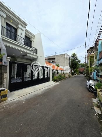 Rumah Elit Modern Siap Huni di Rawamangun Jakarta Timur Rumah Elit Modern Siap Huni di Rawamangun Jakarta Timur