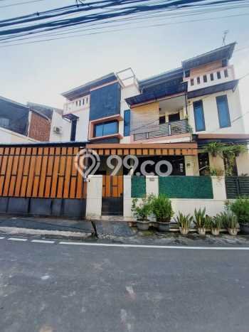 Hunian Mewah LB 400m2 Siap Pakai Desain Elegan di Pondok Kelapa, Jakarta Timur Hunian Mewah LB 400m2 Siap Pakai Desain Elegan di Pondok Kelapa, Jakarta Timur