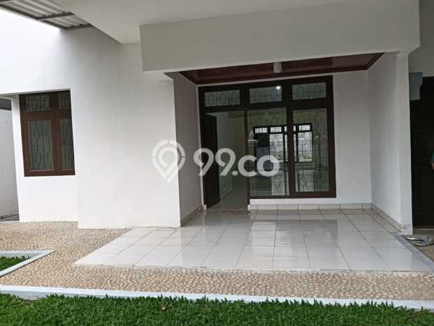 Lokasi strategis! Rumah siap huni disewakan di Duren Sawit LB 900m2 Lokasi strategis! Rumah siap huni disewakan di Duren Sawit LB 900m2