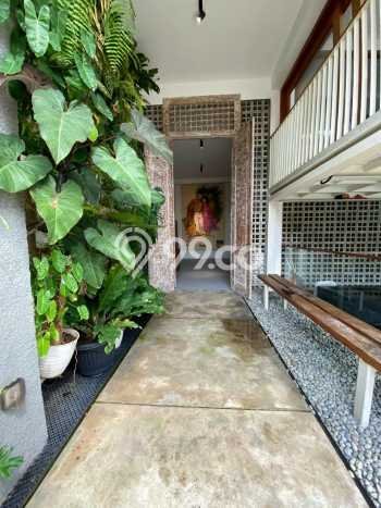 Dijual Rumah Luas Megah Dengan View Cantik di Pulomas, Jakarta Timur Dijual Rumah Luas Megah Dengan View Cantik di Pulomas, Jakarta Timur