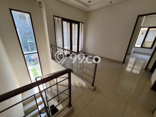 Rumah Strategis dengan Luas Tanah 199m² dan Luas Bangunan 183m² di Kawasan papandayan, Semarang Rumah Strategis dengan Luas Tanah 199m² dan Luas Bangunan 183m² di Kawasan papandayan, Semarang