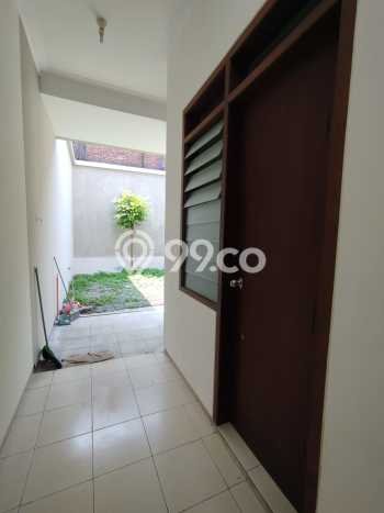 Dijual Rumah Siap Huni di Gajah Mungkur Semarang Harga Rp 4,3 Juta LT 300m2 Dijual Rumah Siap Huni di Gajah Mungkur Semarang Harga Rp 4,3 Juta LT 300m2