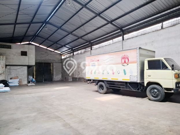 Disewakan Gudang komersial di Semarang Barat luas bangunan 1000m2 Disewakan Gudang komersial di Semarang Barat luas bangunan 1000m2