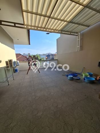 Siap Huni Rumah Mewah 4 Kamar di Semarang Tengah Dekat ke Mana Pun Siap Huni Rumah Mewah 4 Kamar di Semarang Tengah Dekat ke Mana Pun