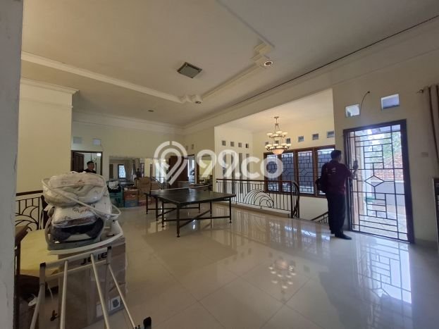 For Sale! Luxury House LT 435m2 Desain Elegan di Wonodri For Sale! Luxury House LT 435m2 Desain Elegan di Wonodri