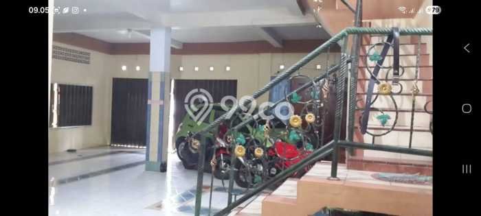 Unit Kost Dijual di Wonodri dengan 12 Kamar Area Strategis Unit Kost Dijual di Wonodri dengan 12 Kamar Area Strategis