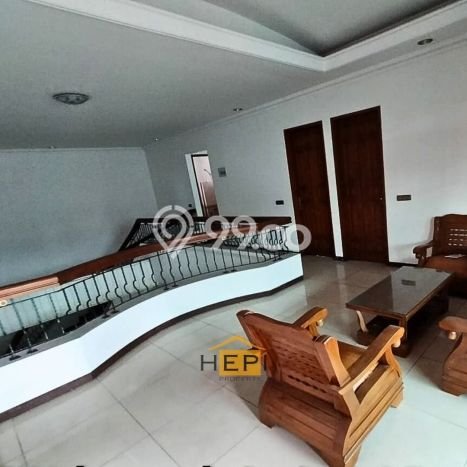 Rumah di Bukit Sari, Semarang, Luas 419m² LB 450m² - SEGERA MILIKI! Rumah di Bukit Sari, Semarang, Luas 419m² LB 450m² - SEGERA MILIKI!