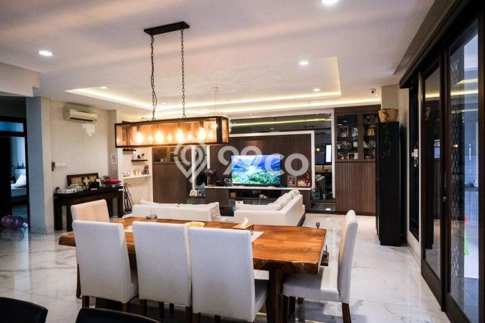 Rumah Elit Modern Tanpa Renovasi di Meruya Jakarta Barat Rumah Elit Modern Tanpa Renovasi di Meruya Jakarta Barat