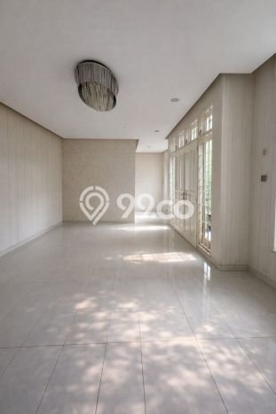 Dijual Rumah Luas Elegan Dengan View Cantik di Intercon, Jakarta Barat Dijual Rumah Luas Elegan Dengan View Cantik di Intercon, Jakarta Barat