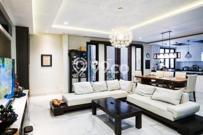 Rumah Elit Modern Tanpa Renovasi di Meruya Jakarta Barat Rumah Elit Modern Tanpa Renovasi di Meruya Jakarta Barat
