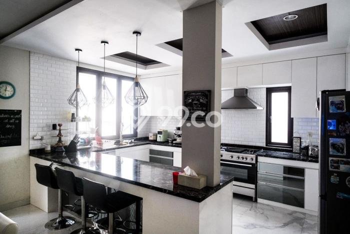 Rumah Elit Modern Tanpa Renovasi di Meruya Jakarta Barat Rumah Elit Modern Tanpa Renovasi di Meruya Jakarta Barat