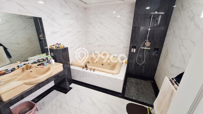 For Sale! Luxury House LT 133m2 Desain Modern di Taman Palem For Sale! Luxury House LT 133m2 Desain Modern di Taman Palem