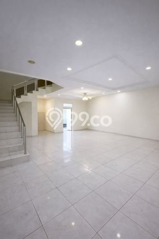 Dijual Rumah Luas Elegan Dengan View Cantik di Intercon, Jakarta Barat Dijual Rumah Luas Elegan Dengan View Cantik di Intercon, Jakarta Barat