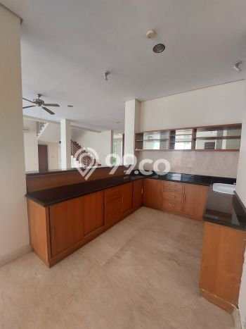 PILIHAN TEPAT! Rumah kawasan Pondok Indah, 4 KT, Akses Sekolah, LT 589m2m² Bangunan 360m2m² PILIHAN TEPAT! Rumah kawasan Pondok Indah, 4 KT, Akses Sekolah, LT 589m2m² Bangunan 360m2m²
