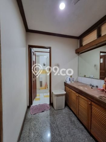 Hunian Eksklusif Siap Huni LT 668m2 di Ciputat, Tangerang Selatan Hunian Eksklusif Siap Huni LT 668m2 di Ciputat, Tangerang Selatan