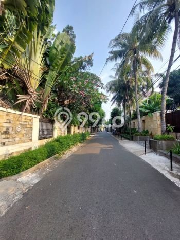 Rumah 5 KT 4 KM di Kawasan Pejaten, Jakarta Selatan Rumah 5 KT 4 KM di Kawasan Pejaten, Jakarta Selatan