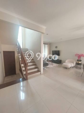 Ready to Use! Premium House LT 228m2 Desain Elegan di Lebak Bulus Ready to Use! Premium House LT 228m2 Desain Elegan di Lebak Bulus