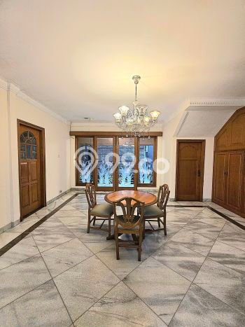 Siap Huni Hunian Elit 5 Kamar di Menteng Dekat ke Mana Pun Siap Huni Hunian Elit 5 Kamar di Menteng Dekat ke Mana Pun