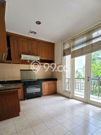 Rumah Elit Modern Tanpa Renovasi di Pondok Indah Jakarta Selatan Rumah Elit Modern Tanpa Renovasi di Pondok Indah Jakarta Selatan