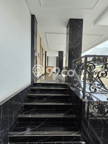Rumah Elit LB 1800m2 Siap Pakai Desain Elegan di Cipete, Jakarta Selatan Rumah Elit LB 1800m2 Siap Pakai Desain Elegan di Cipete, Jakarta Selatan