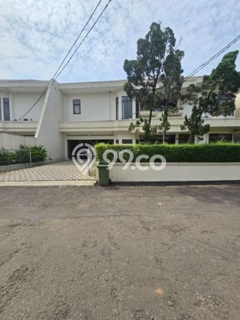 Rumah Luxury di Jakarta Selatan Lokasi Strategis Kondisi Terawat Rumah Luxury di Jakarta Selatan Lokasi Strategis Kondisi Terawat